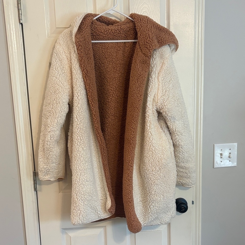 Reversible Hooded Sherpa Coat in Cream/brown